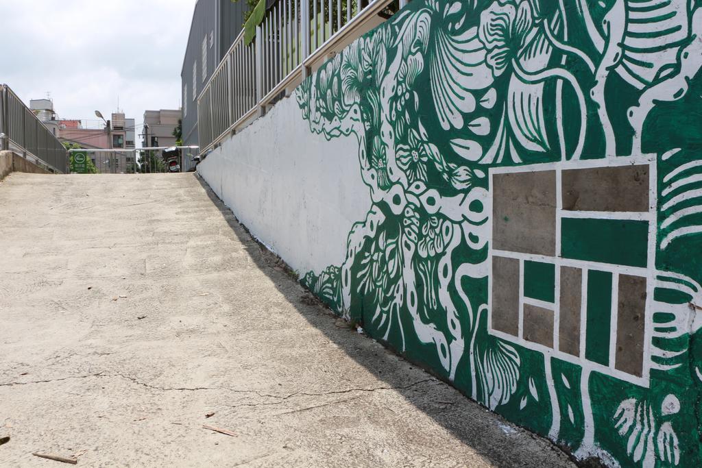T-Life Hostel Taichung Exterior photo