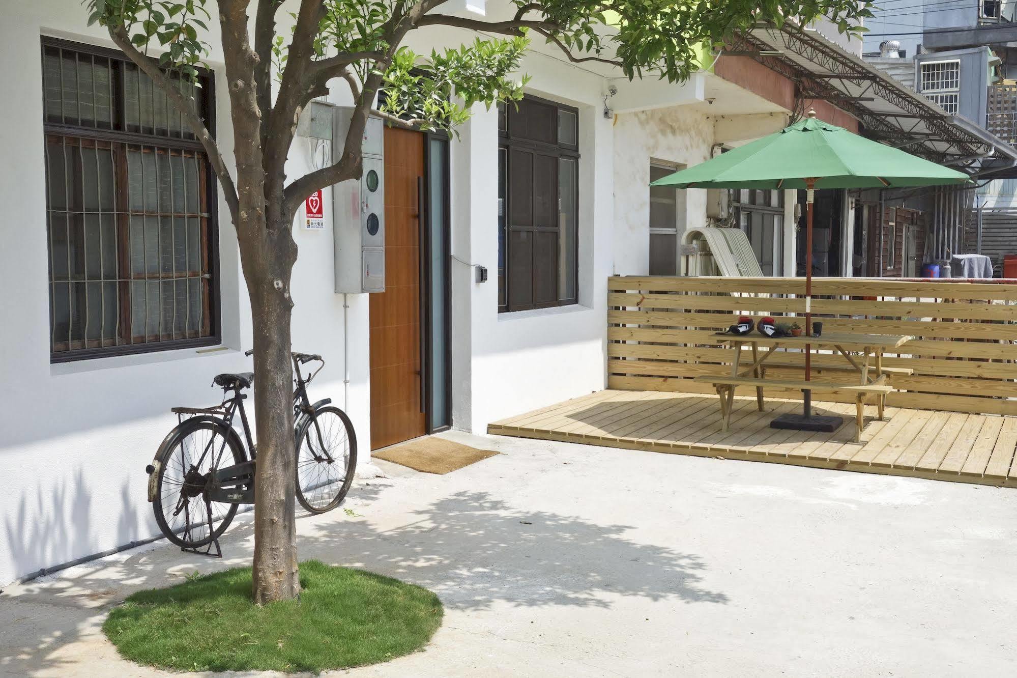 T-Life Hostel Taichung Exterior photo