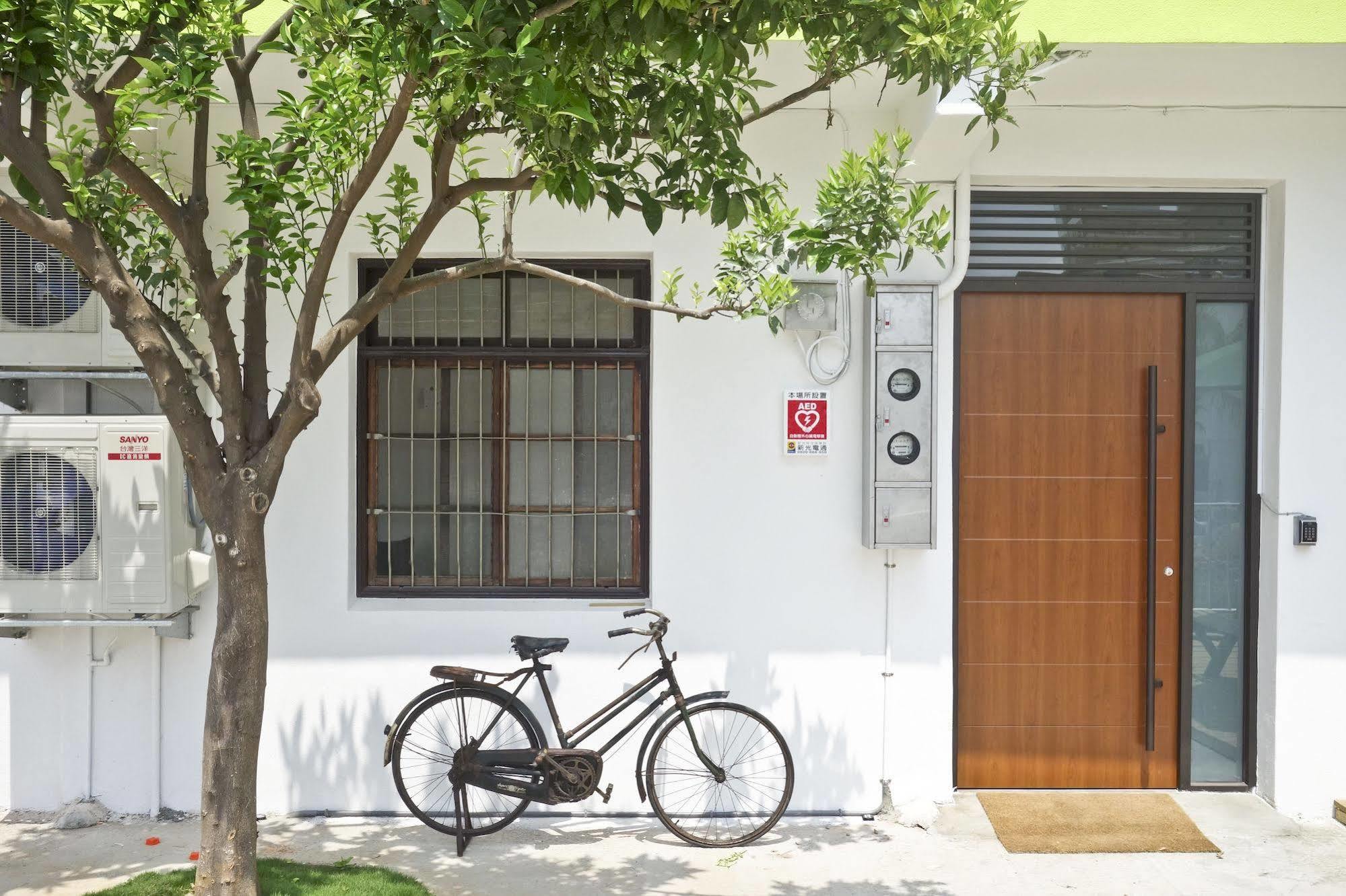 T-Life Hostel Taichung Exterior photo