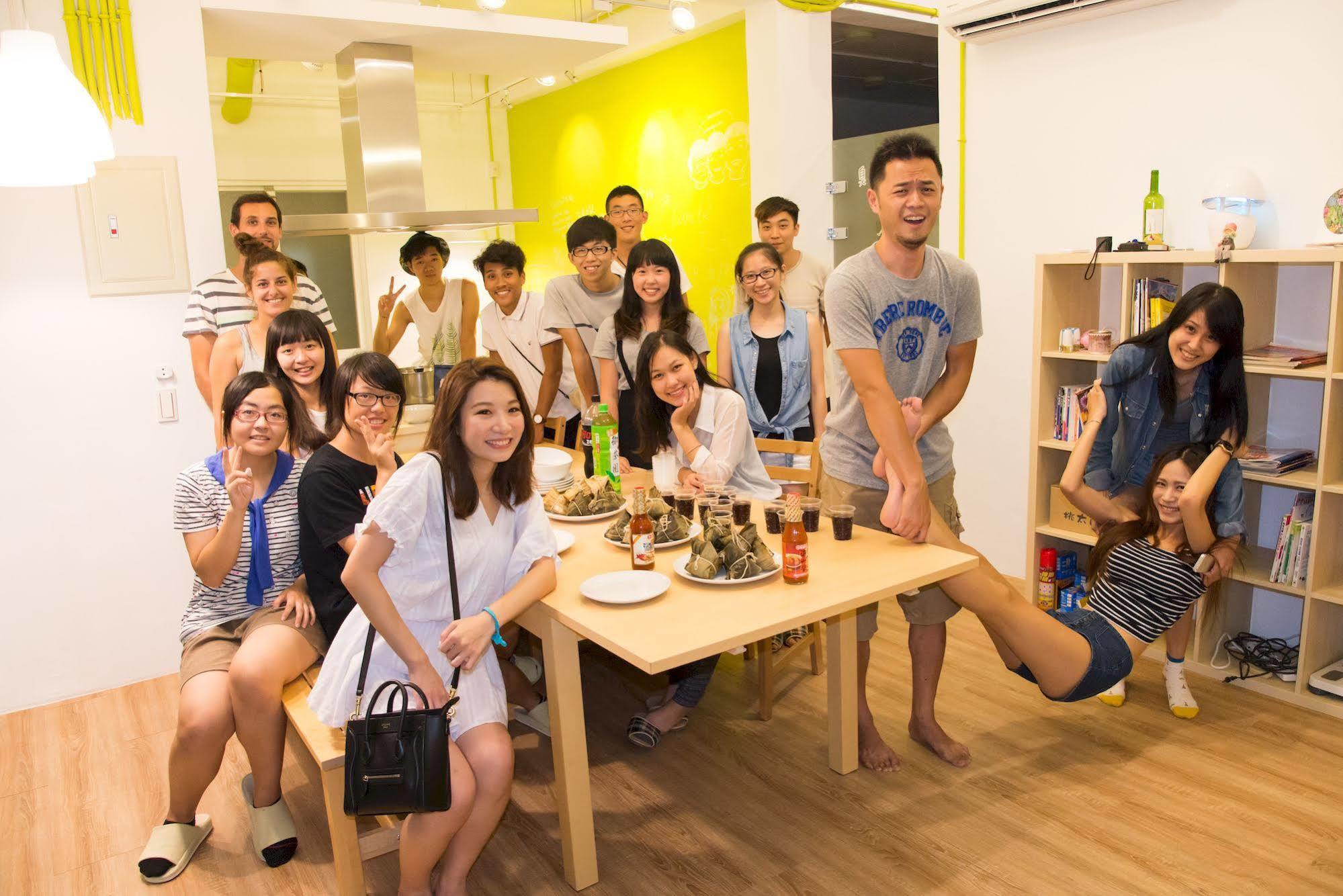 T-Life Hostel Taichung Exterior photo