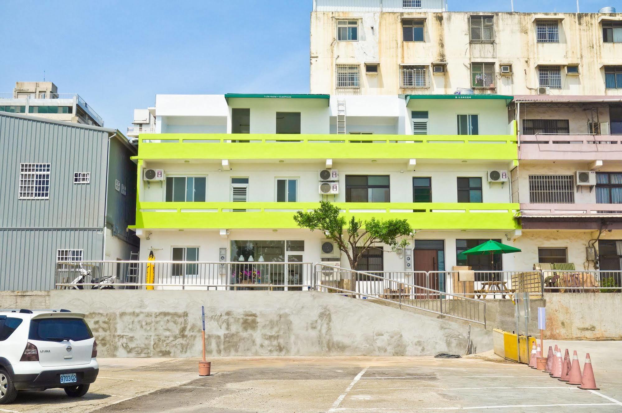 T-Life Hostel Taichung Exterior photo